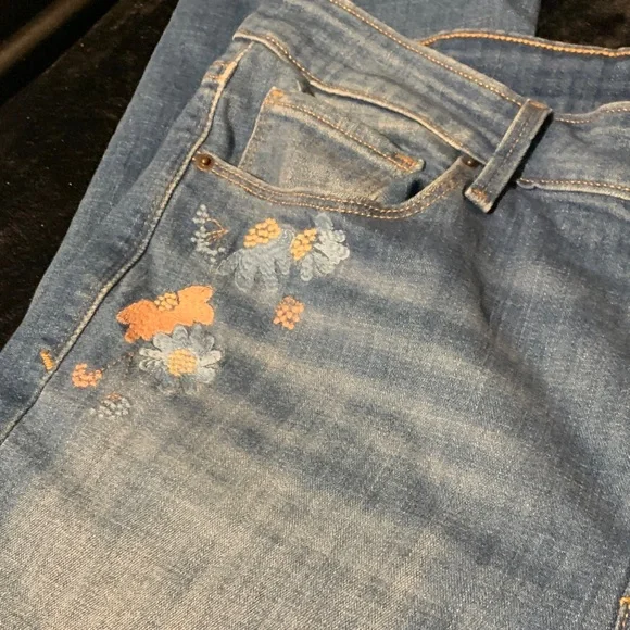 #492 “Levi’s” Embroidered Blue Jeans - Picture 3 of 13